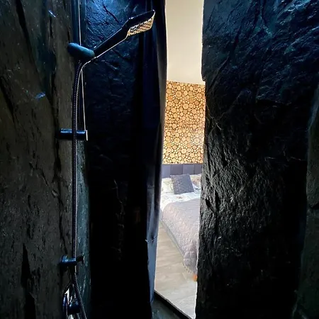 & Rosa דירה איסטבנה